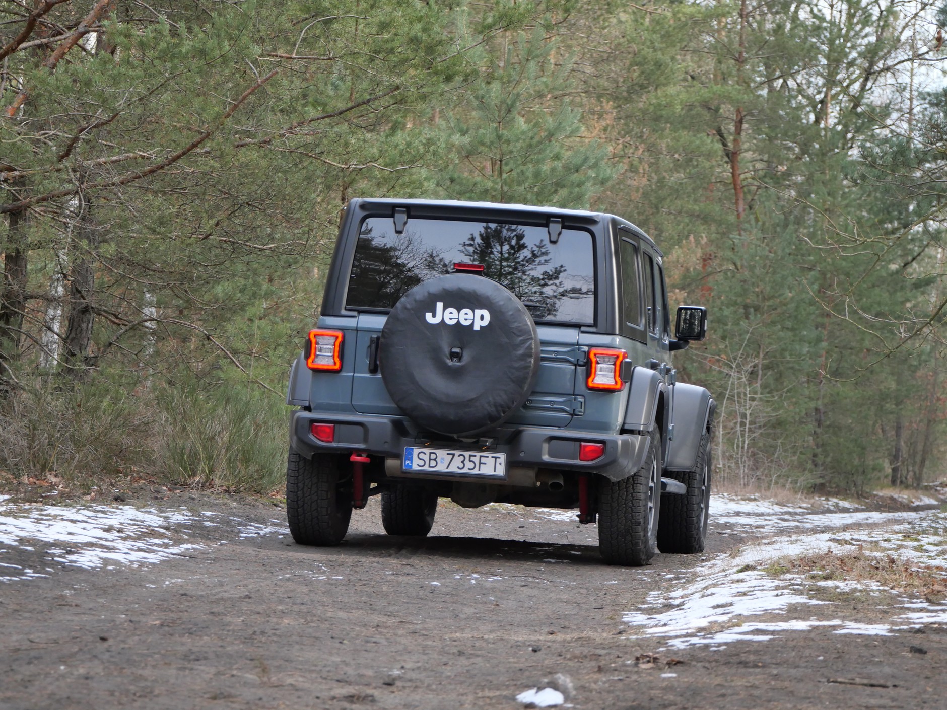 Jeep Wrangler vs Toyota Land Cruiser