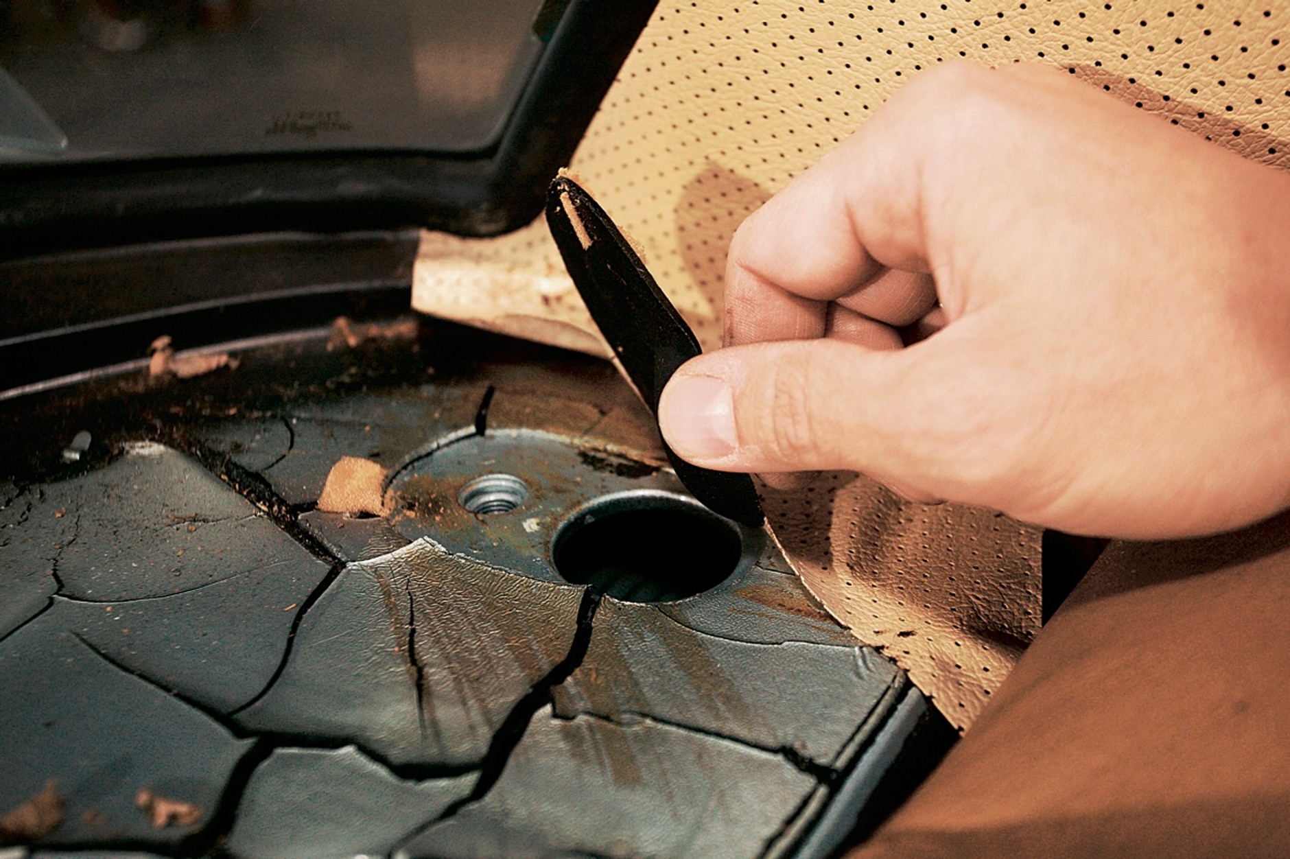 Montaż pasa bezpieczeństwa na tylnych siedzeniach