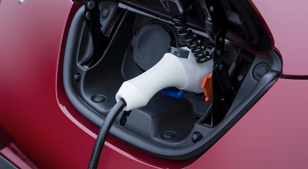Po Polsce jeździ prawie 8 tys. aut elektrycznych - czy to dużo?
