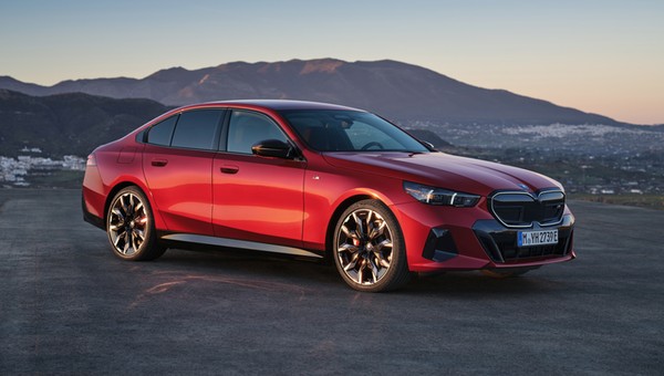 BMW serii 5 staje się elektryczne, ale to nie oznacza, że nie kupimy już wersji spalinowej