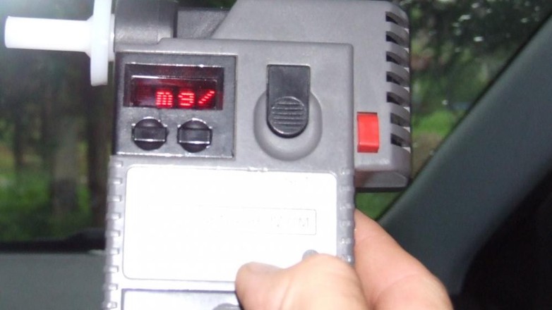 Obraz pochodzący z serwisu https://olkusz.policja.gov.pl/kol/aktualnosci/44819,Pijany-kierowca-stracil-samochod-mial-blisko-35-promila-alkoholu.html