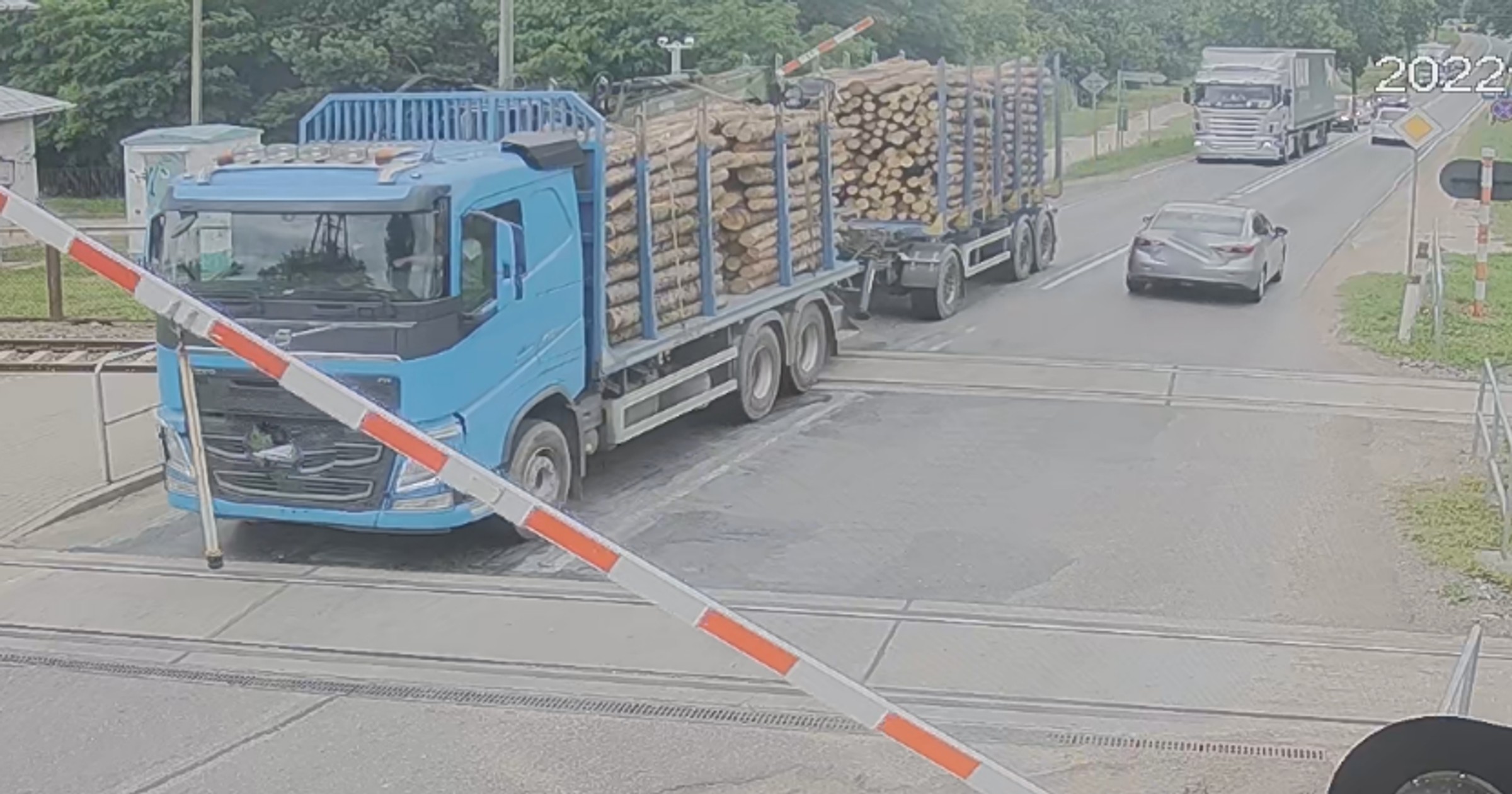 Niebezpieczne wykroczenia na przejeździe kolejowym