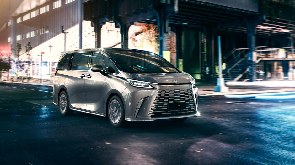 Lexus LM 350h. Ekskluzywny van z Azji debiutuje w Europie