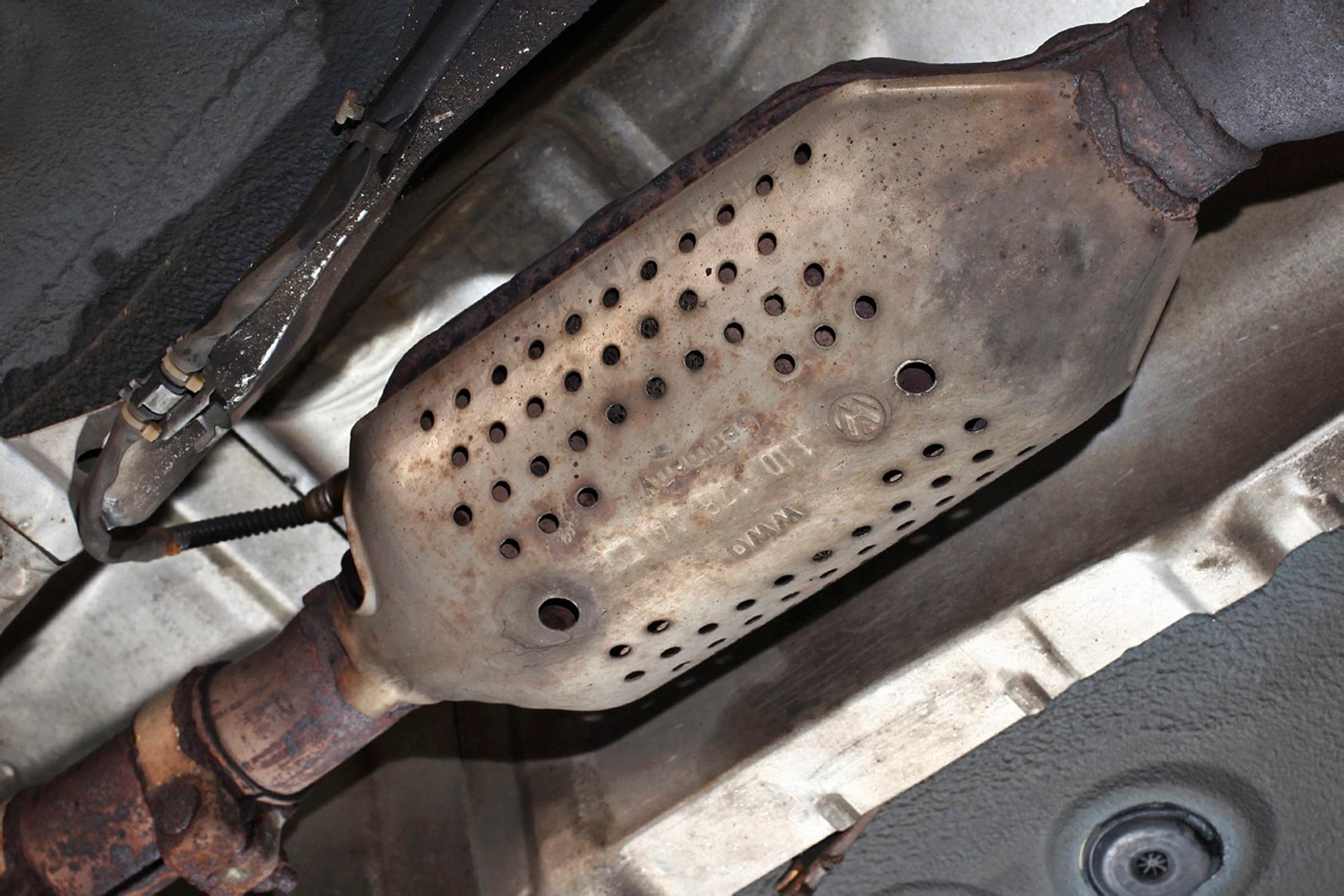 Popękany wkład katalizatora