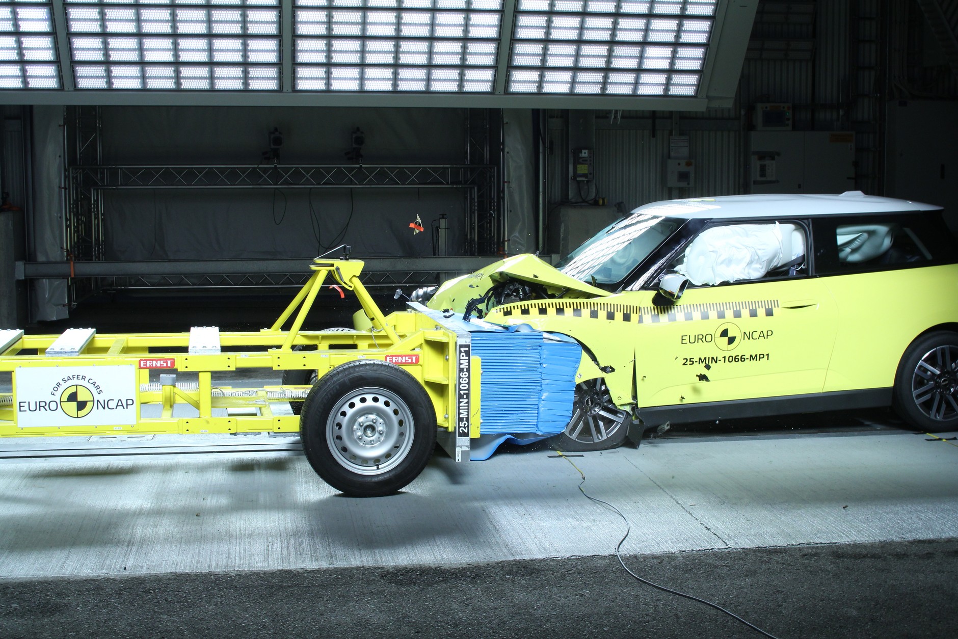 Mini Cooper E. Test zderzeniowy Euro NCAP