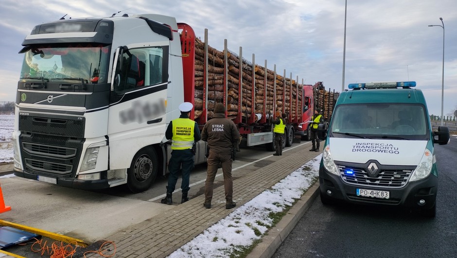 Wspólna kontrola inspektorów ITD i funkcjonariuszy Straży Leśnej