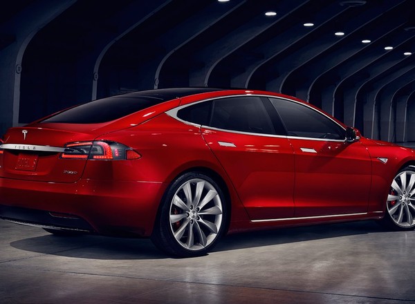 Tesla urealnia dane dotyczące zasięgu swoich samochodów. Widać to także na polskiej stronie