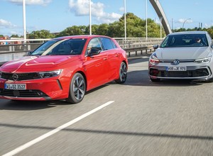 Nowy Opel Astra kontra Volkswagen Golf. Zwycięży przebojowość czy rutyna?