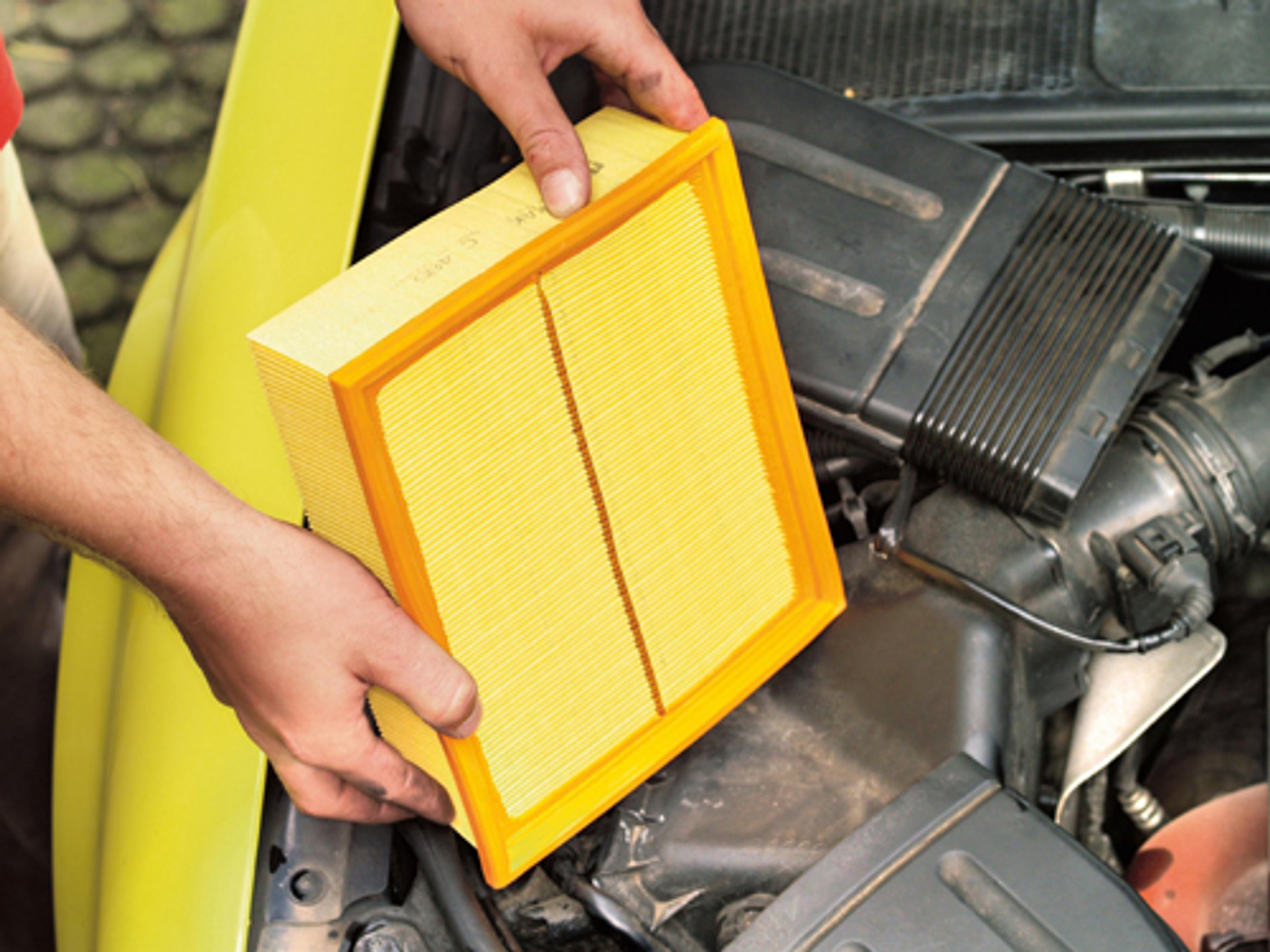 Jak jeździć oszczędnie? Skuteczne sposoby na tańszą jazdę