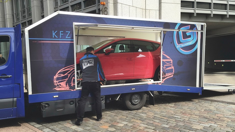 Na końcowy demontaż Leon pojechał
nie o własnych siłach, lecz na lawecie.