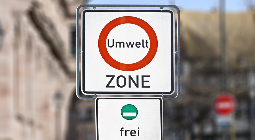 Niemiecka strefa czystego transportu (Umweltzone). Wjazd bez odpowiedniej nalepki grozi wysoką karą!