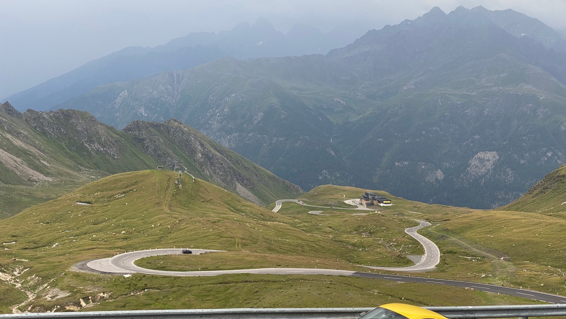 Porsche 718 Cayman T (982c) – podróż w Alpy