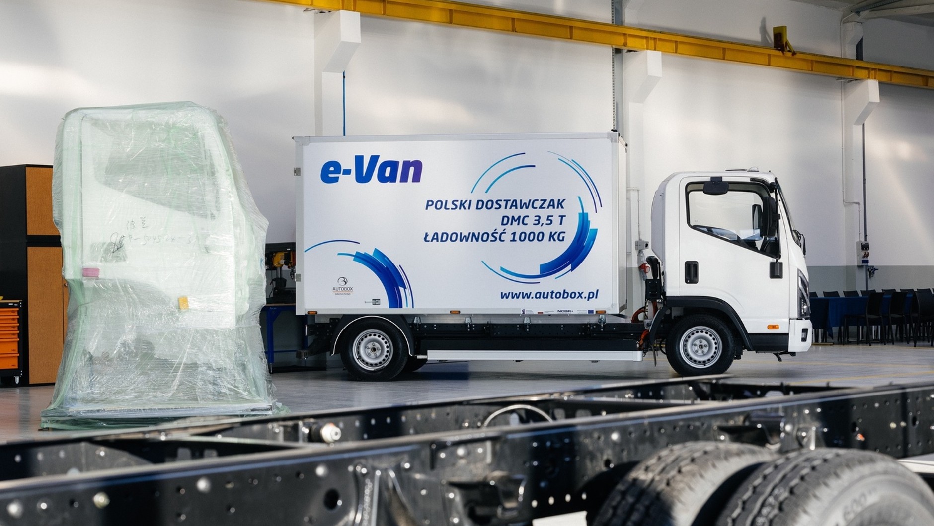Autobox e-Van i jeszcze zapakowana kabina prosto z Chin