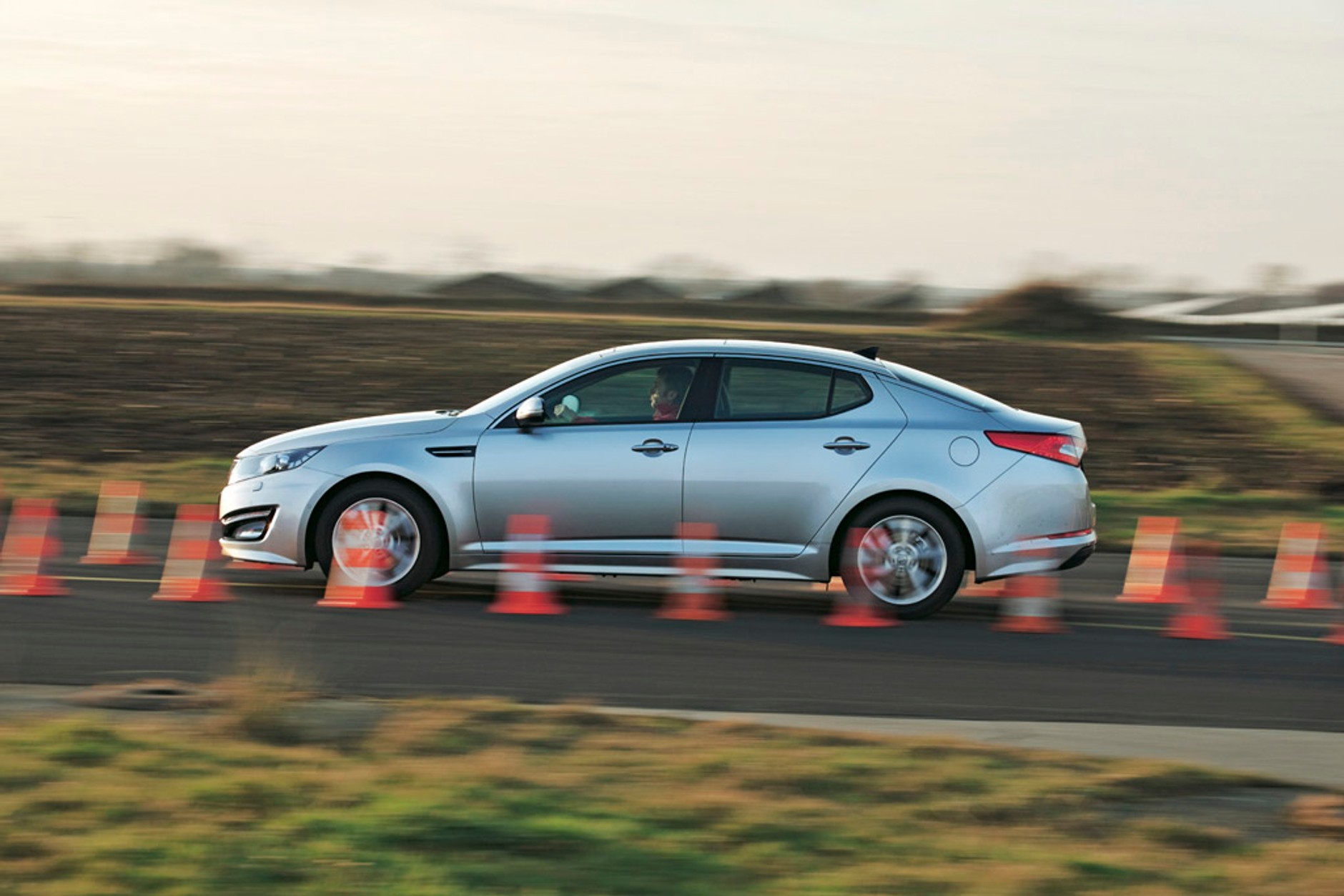 Kia Optima kontra Ford Mondeo i Peugeot 508: które auto jest najlepsze dla rodziny