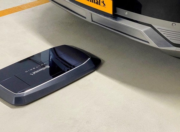 Continental opracuje roboty ładujące do samochodów elektrycznych