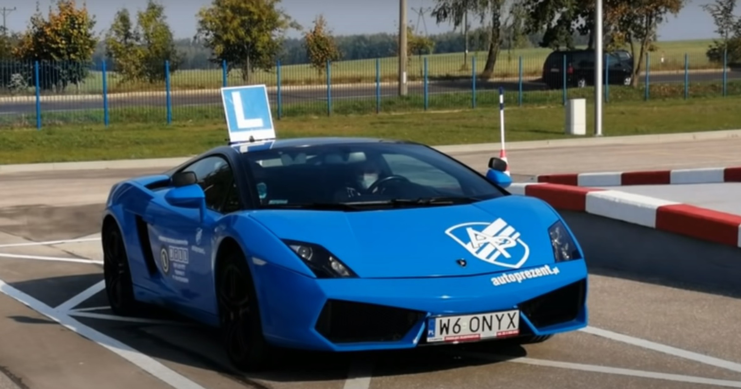 Lamborghini na egzaminie prawa jazdy