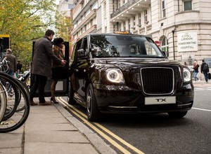 Znane z Londynu czarne taksówki trafią do Japonii