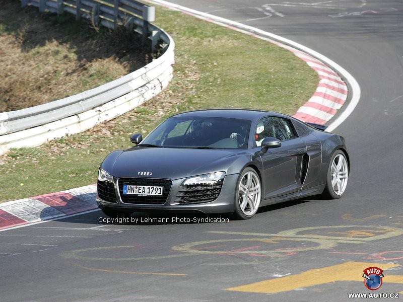 Zdjęcia szpiegowskie: dwa nowe 10-cylindrowe Audi RS na Nürburgringu