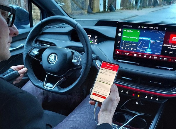 Aplikacja e-Toll. Od 1 grudnia zapłacimy nią za autostradę. To koszmar, czy wygoda?