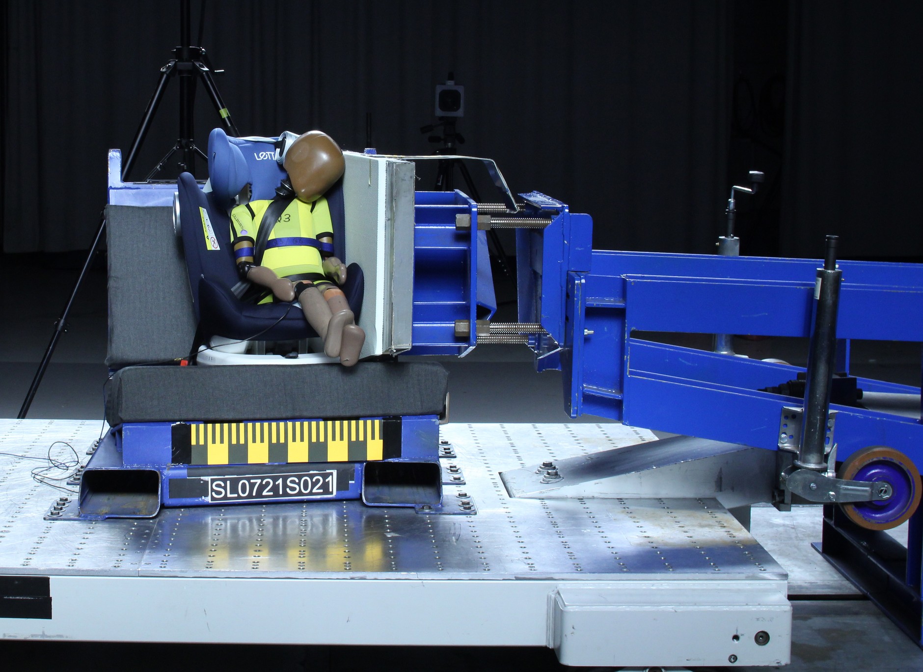 Foteliki dziecięce - test ADAC 2021