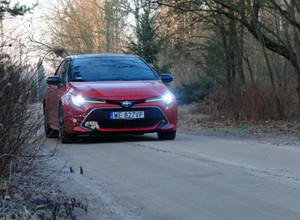 Corolla 2.0 Hybrid i Passat GTE: dwa pomysły na napęd hybrydowy