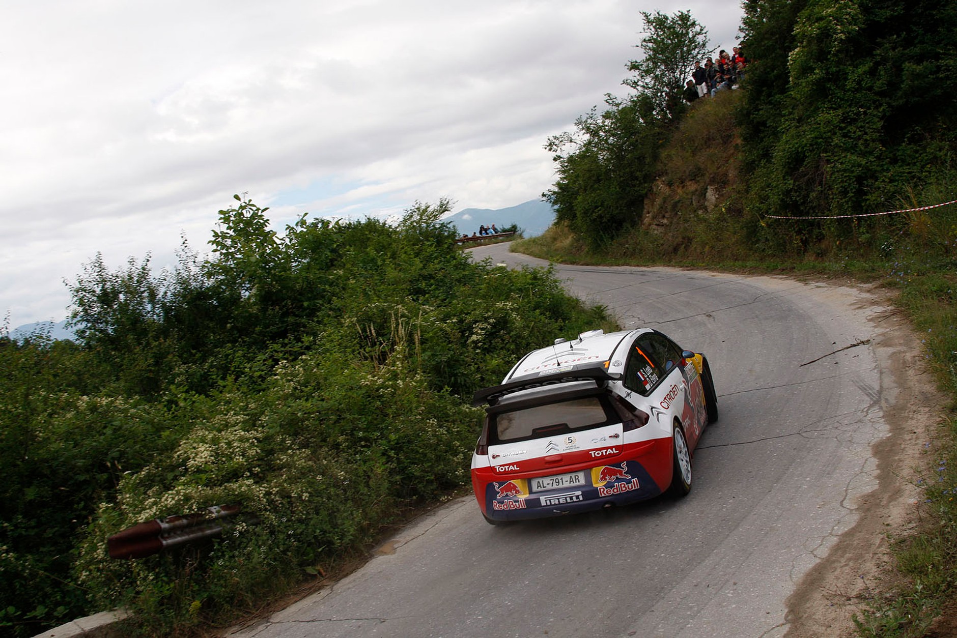 Citroën Total WRT taranuje konkurentów (galeria Rallyworld©Willy Weyens)