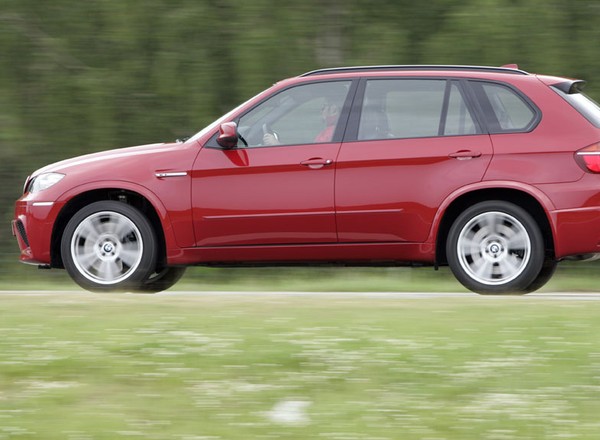 To najbardziej paliwożerne samochody, jakie można kupić. Niechlubny ranking SUV-ów