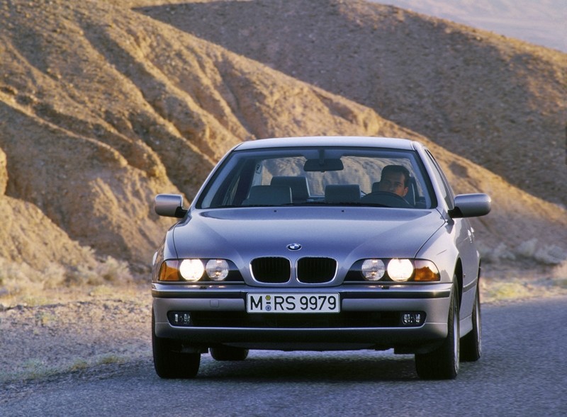 BMW serii 5 – sześć generacji, mnóstwo zdjęć
