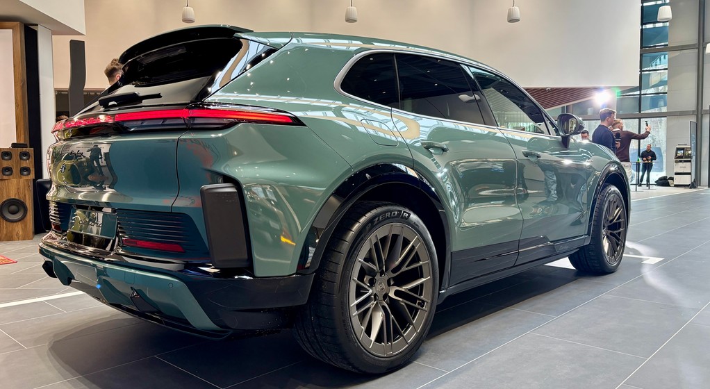 Premiera Cayenne Electric w Porsche Centrum Warszawa Wawer