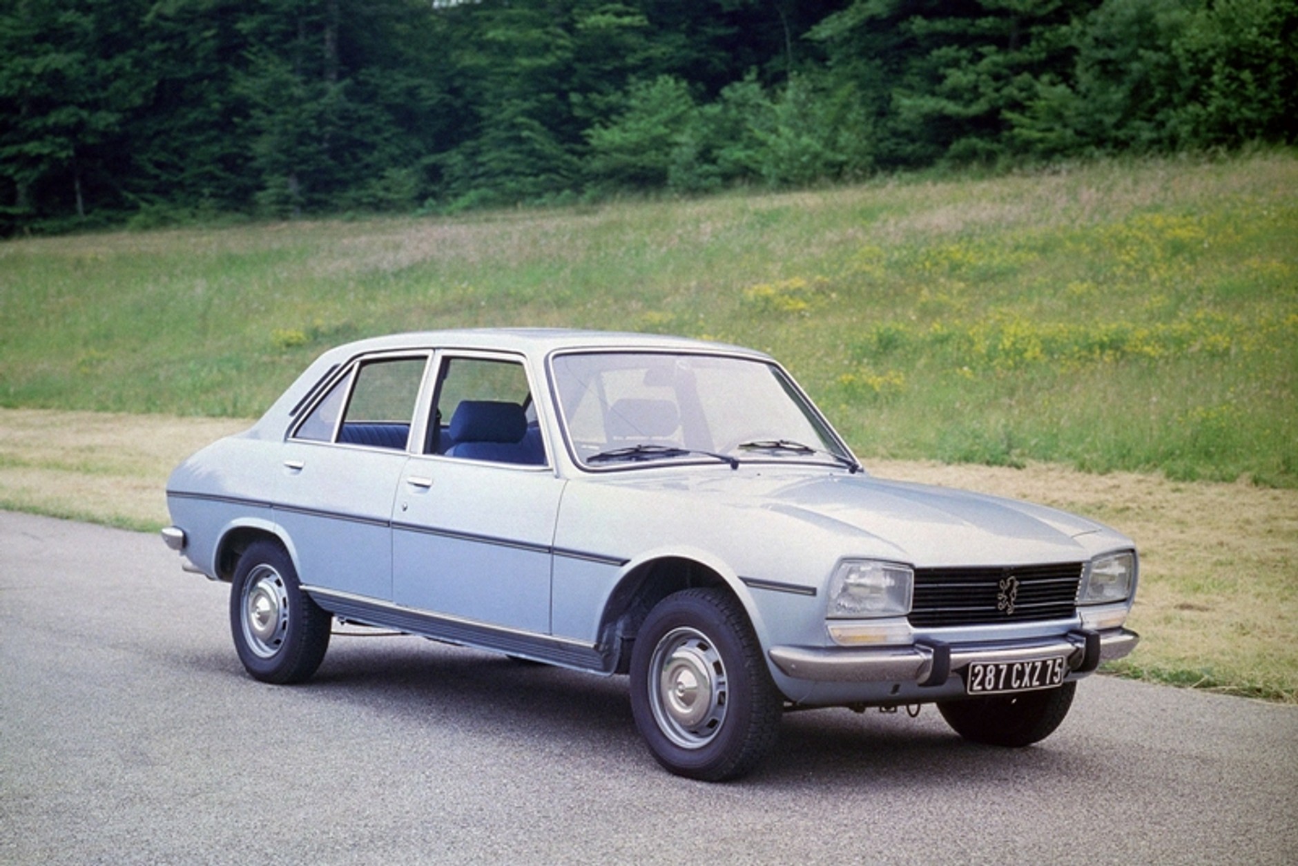 Mahmud Ahmadinedżad sprzedaje swojego Peugeota 504