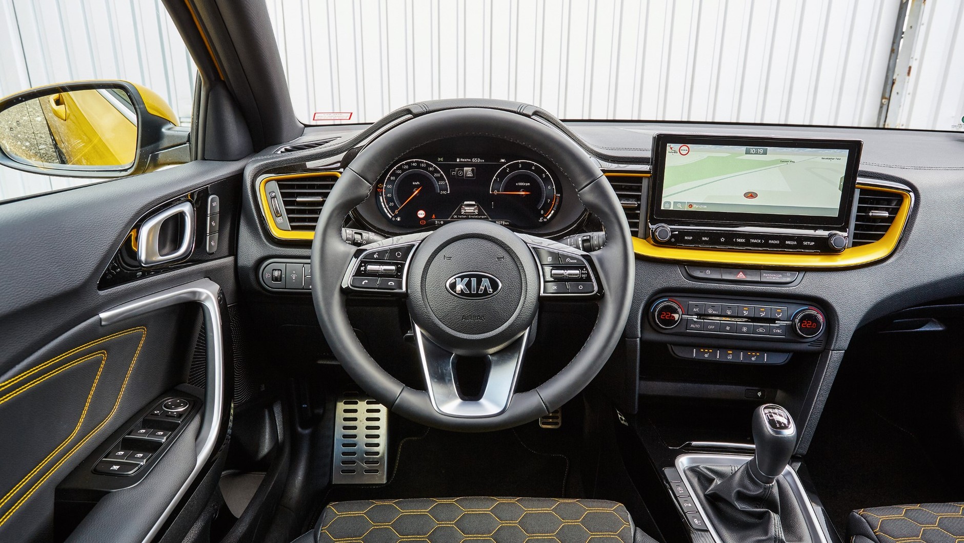 Nowy Citroen C4 kontra Kia XCeed - kompakty czy jednak SUV-y?