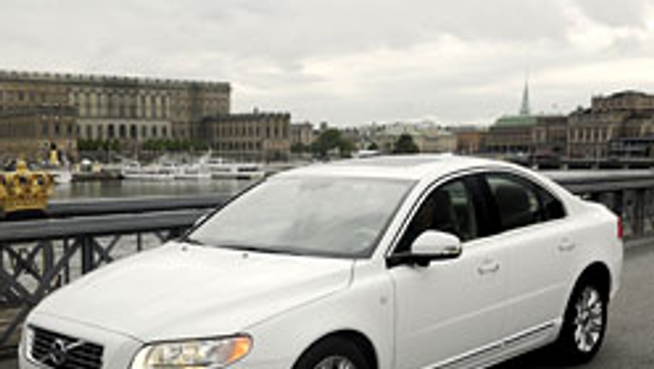 Białe Volvo S80 i V70 na ślubie szwedzkiej księżniczki