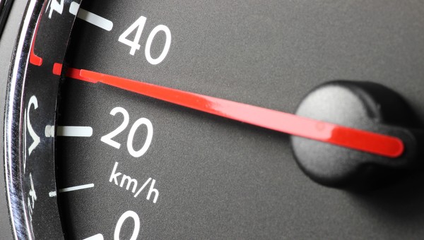 Ograniczenie do 30 km/h w terenie zabudowanym PE