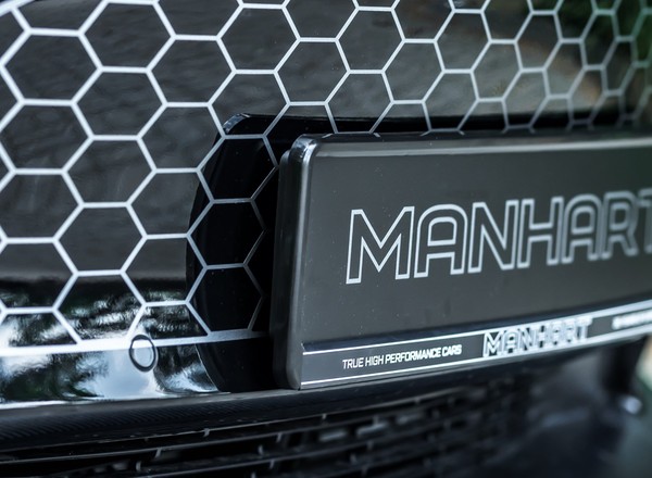 Manhart TM3 720 – Tesla Model 3 z naklejonym grillem