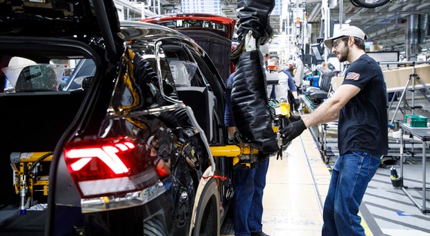 Znaczne podwyżki dla pracowników Volkswagena. Nie w Europie