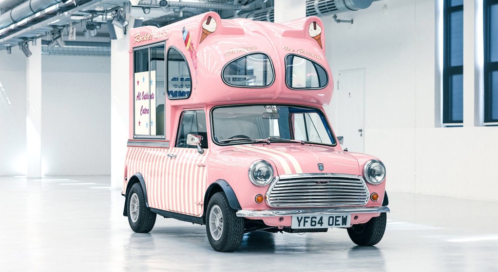 Furgonetka z lodami stworzona na bazie klasycznego Mini