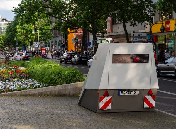Są prawie niewidzialne. Mobilne fotoradary postrachem kierowców w Niemczech