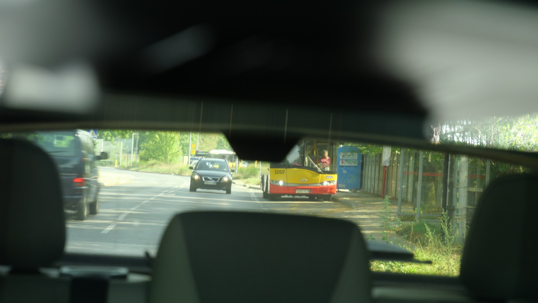 Widok w lusterku elektronicznym działającym w trybie normalnym, "lustrerkowym"