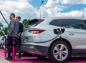 W Polsce jest za mało prądu do samochodów elektrycznych. Będą kolejki do ładowarek