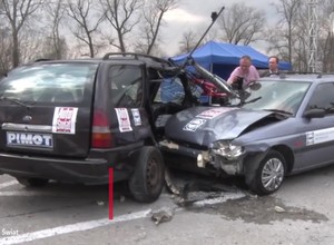 Jak zardzewiałe auto zachowa się podczas zderzenia?