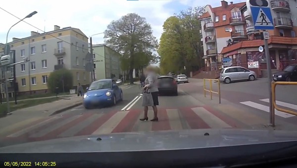 Do rozjechania jeden krok. Kierowca nawet nie hamował 