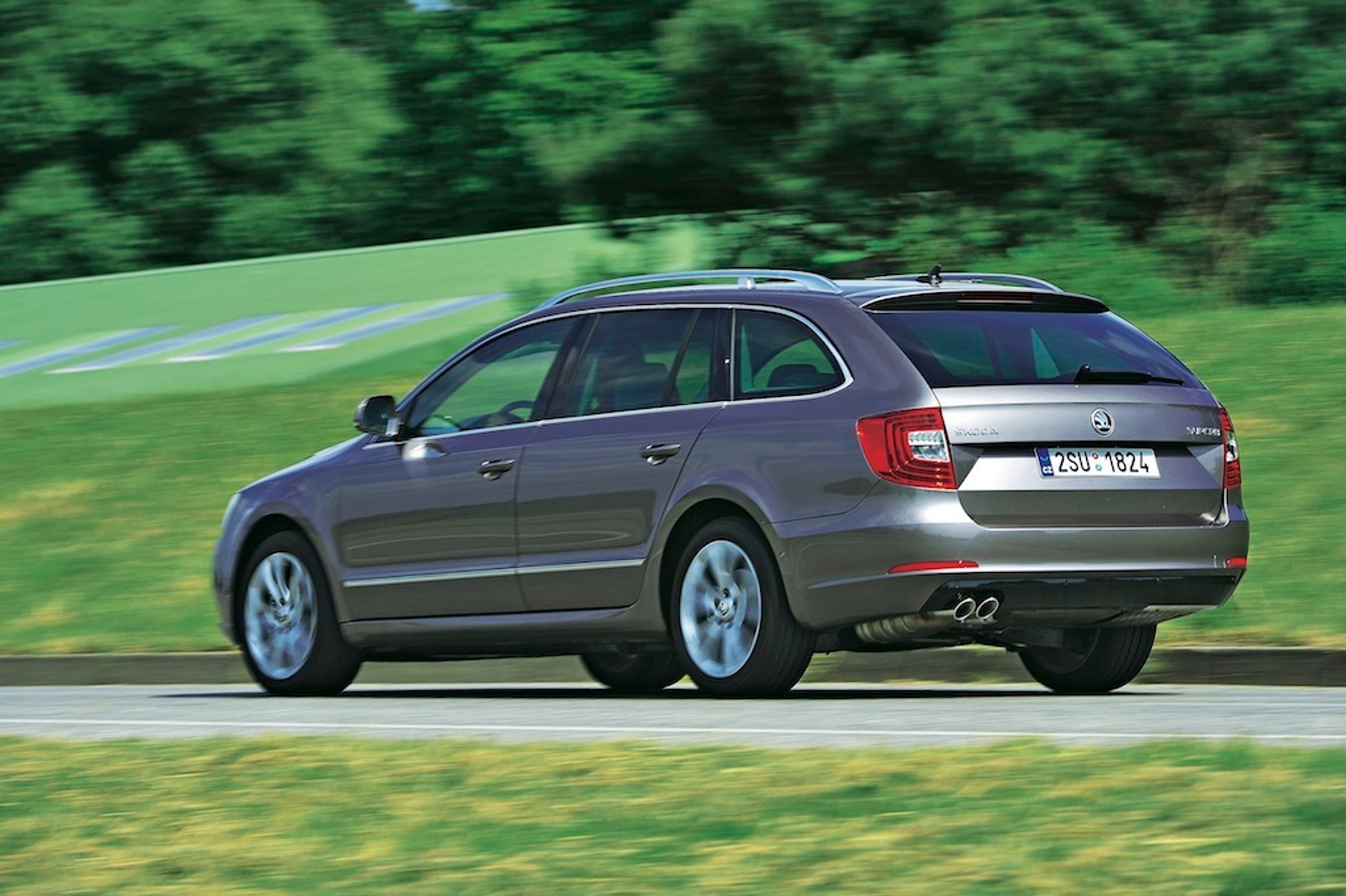 Kombi klasy średniej: Skoda Superb Combi po liftingu, BMW serii 3 Touring, Mazda