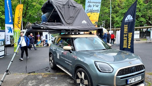 Setki kamperów na warszawskim Służewcu. Odwiedziłem Warsaw Caravaning Festival
