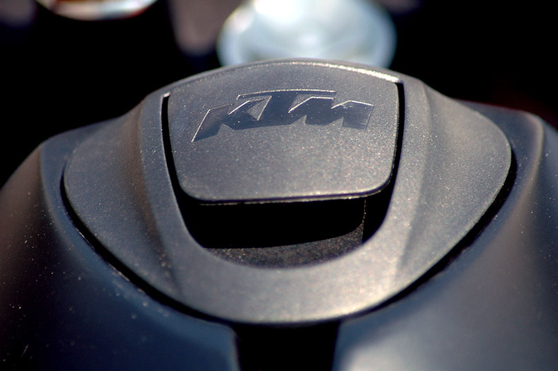 KTM 950 Supermoto R: duży dzikus (test)