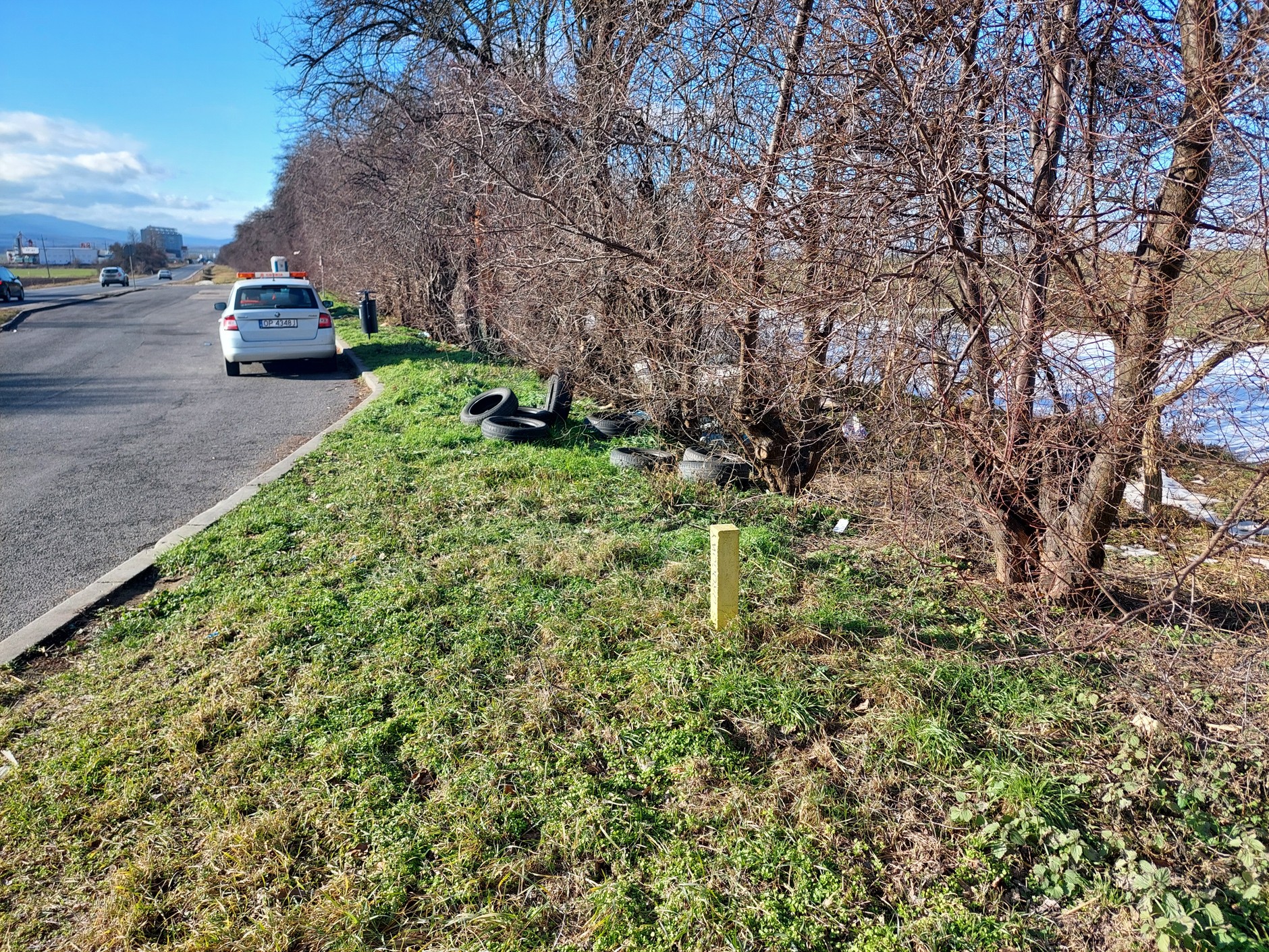 Śmieci przy drodze krajowej - woj opolskie