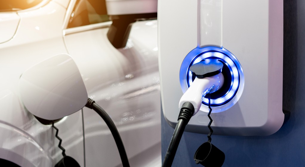 ładowanie samochód elektryczny