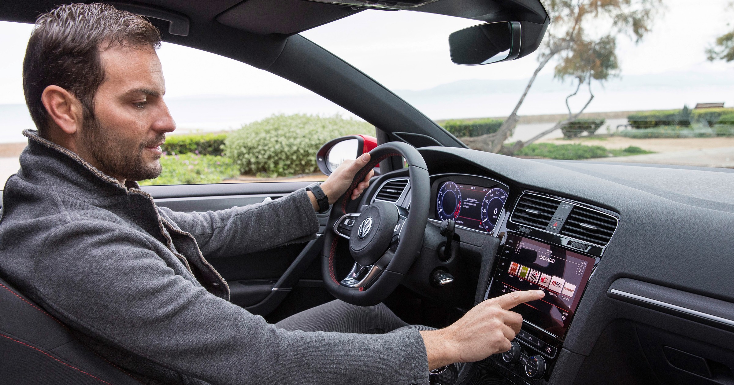 VW Golf z nowym radiem objętym programem bezpłatnych aktualizacji map