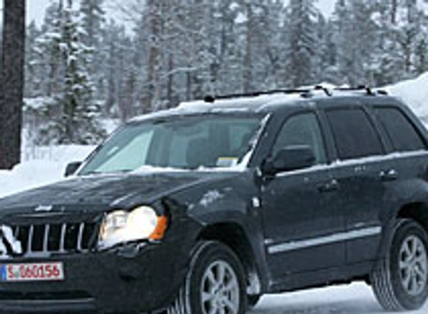 Zdjęcia szpiegowskie: kosmetyczne zmiany dla Jeepa Grand Cherokee CRD