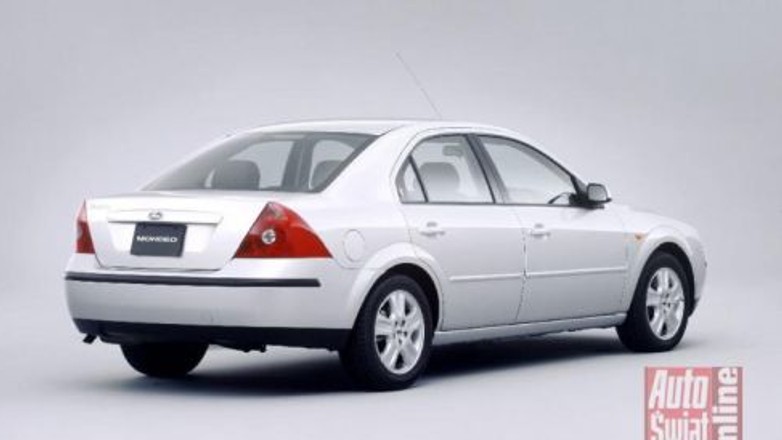 Audi A4 2.0, Ford Mondeo 2.0 Trend - Walka klas