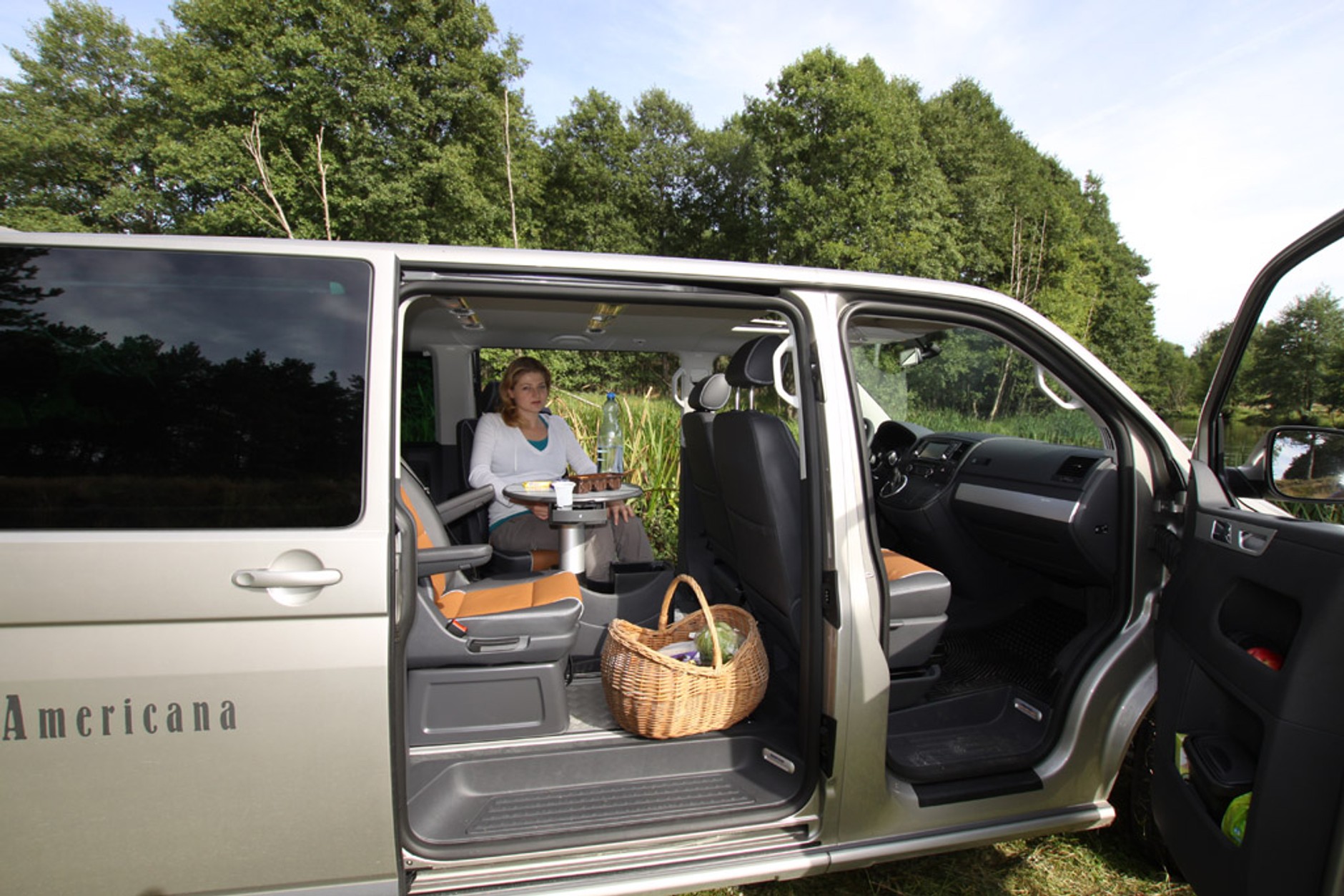 Volkswagen Multivan 2.0 BiTDI PanAmericana: salonka na eskapady